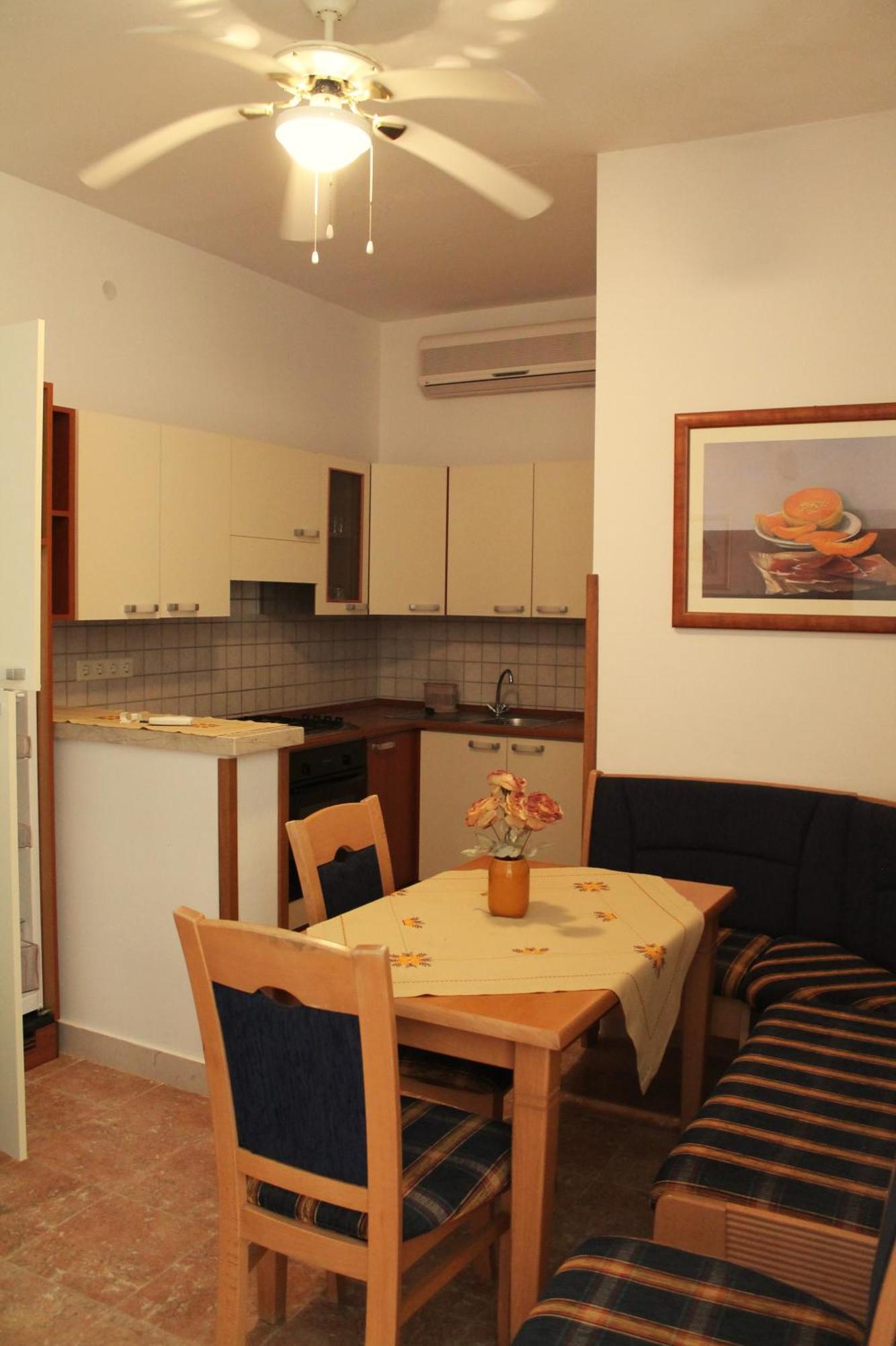 Apartments And Rooms Villa Mir Затон Экстерьер фото