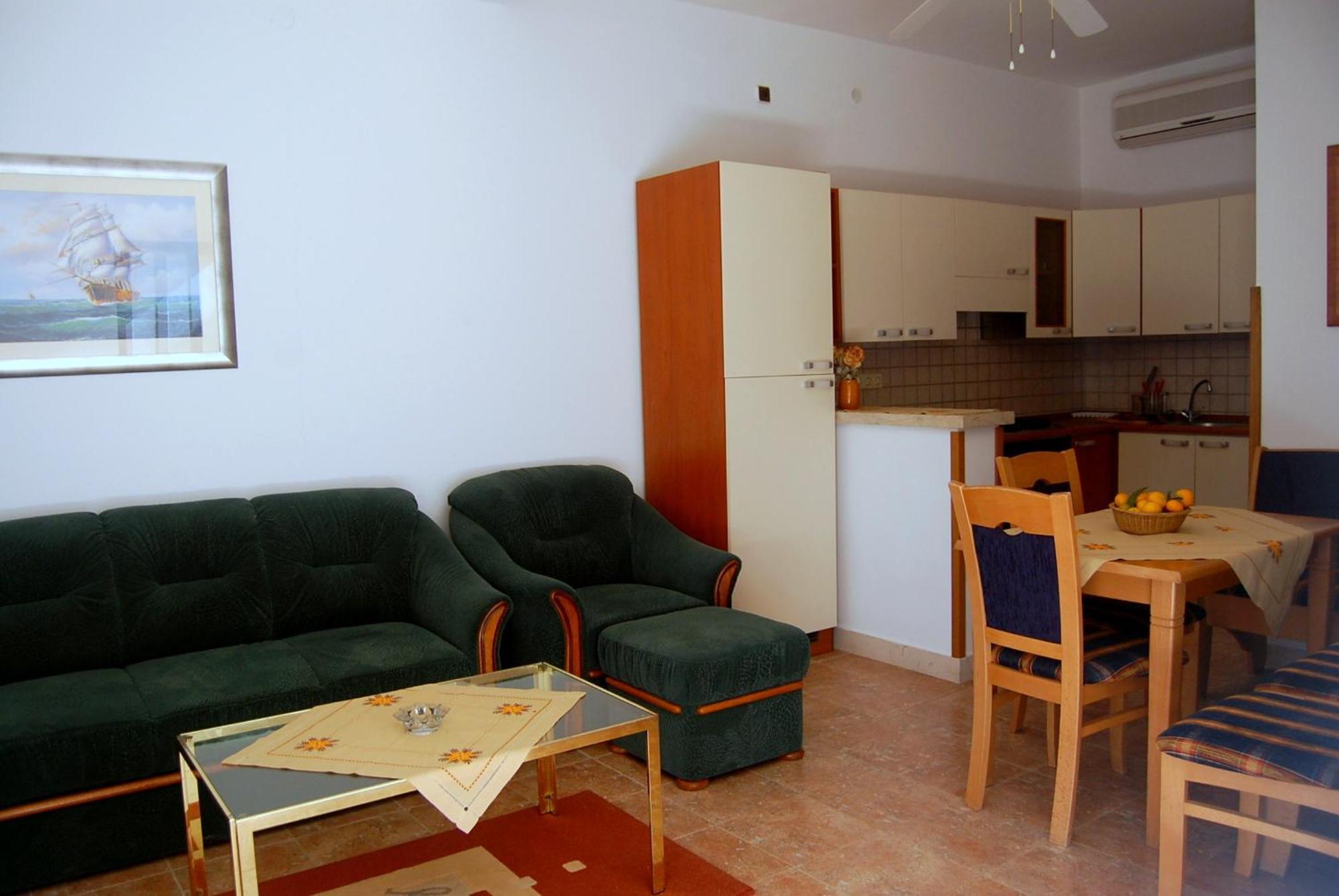 Apartments And Rooms Villa Mir Затон Номер фото