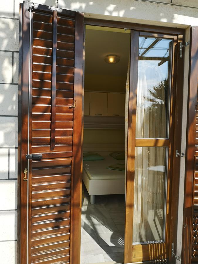 Apartments And Rooms Villa Mir Затон Экстерьер фото